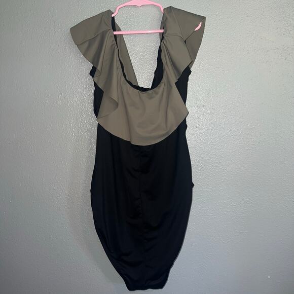 La Blanca Black Green Island Goddess Off-the-Shoulder One-Piece Swimsuit - Picture 1 of 11